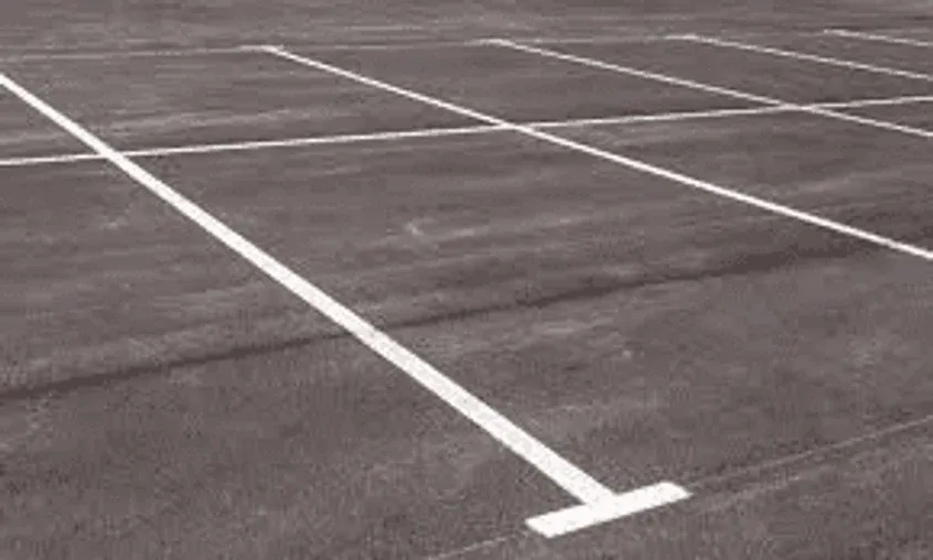 Places de stationnement du parking privé de l’hôtel